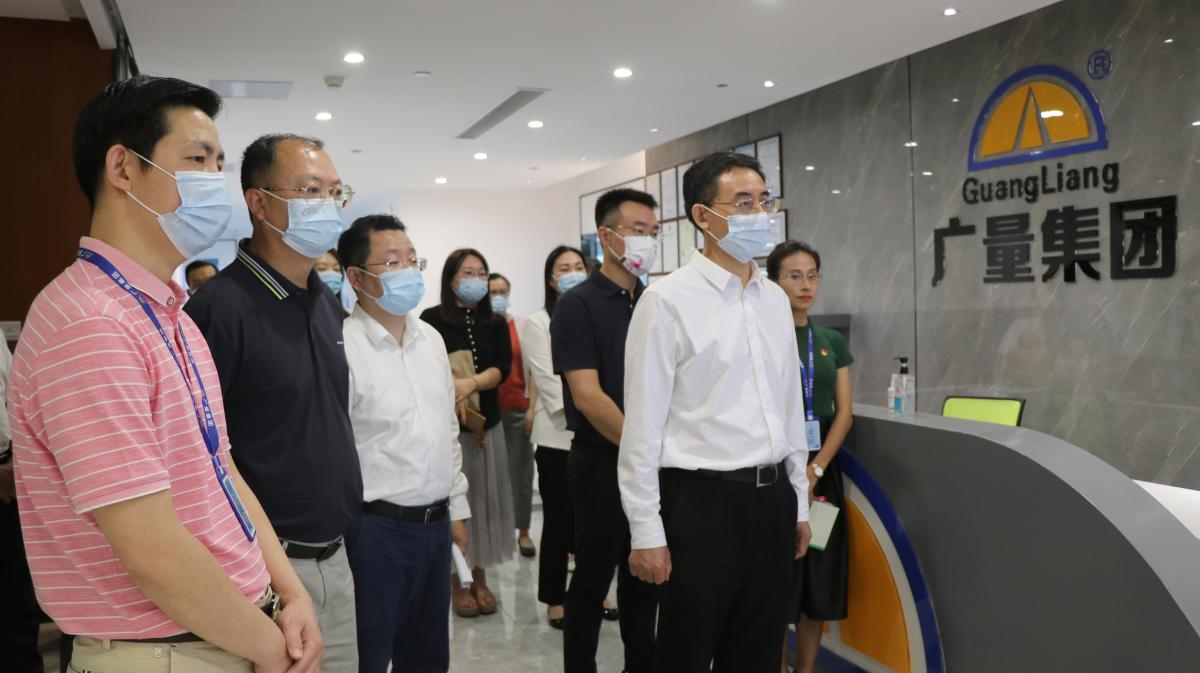 东莞市人大常委会潘新潮副主任光临优德88集团调研