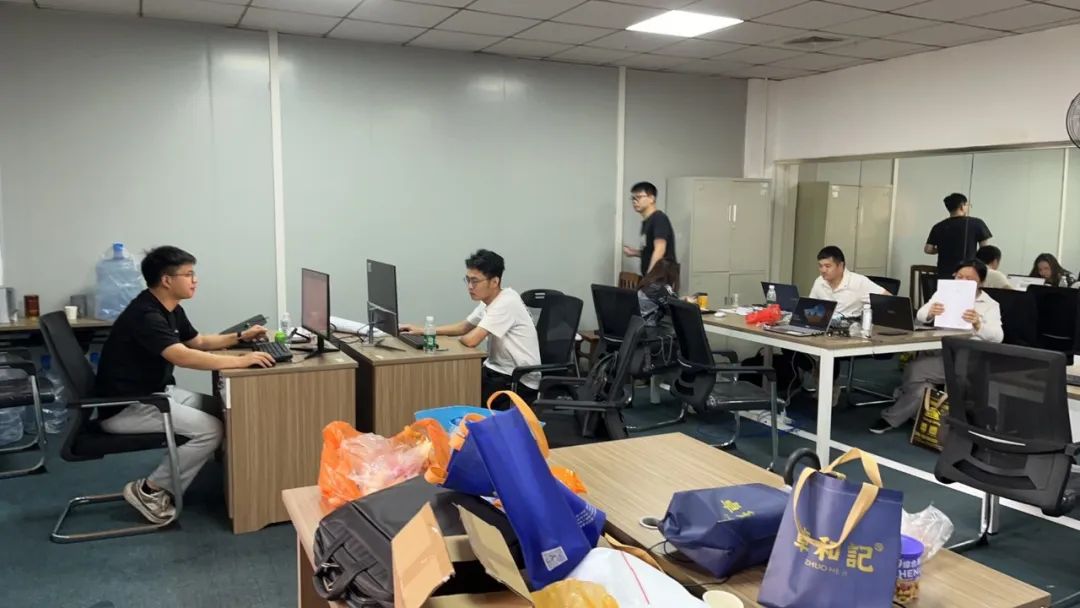 《致敬，奋斗的青春》